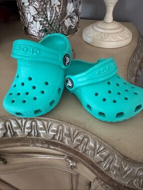 CROCS Kids Clog in Bright Teal